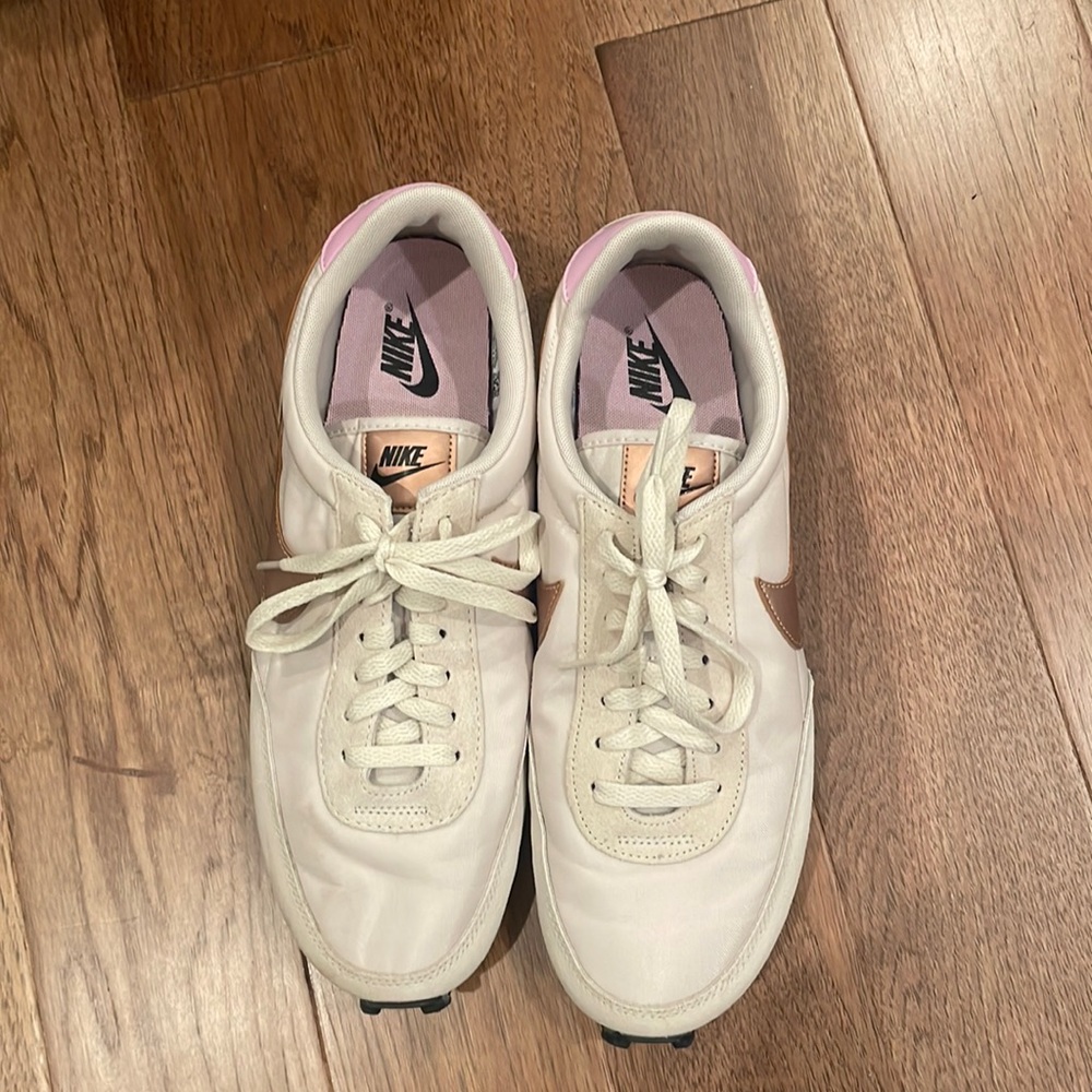beige and rose gold nike daybreaks!
